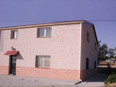 Escuela de Herradores y Centro de Formacion Ecuestre Sierra Norte, fachada edificio escuela